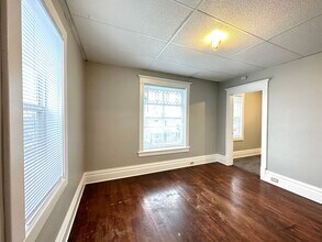 422 N 27th Ave W in Duluth, MN - Foto de edificio - Building Photo