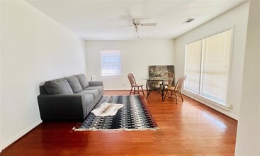 1626 Antoine Dr in Houston, TX - Building Photo - Building Photo