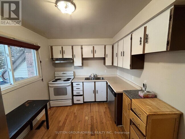 52 Dana Crescent in Vaughan, ON - Building Photo - Building Photo