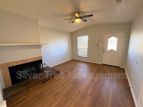 6847 S Creek Dr in Fort Worth, TX - Building Photo - Building Photo