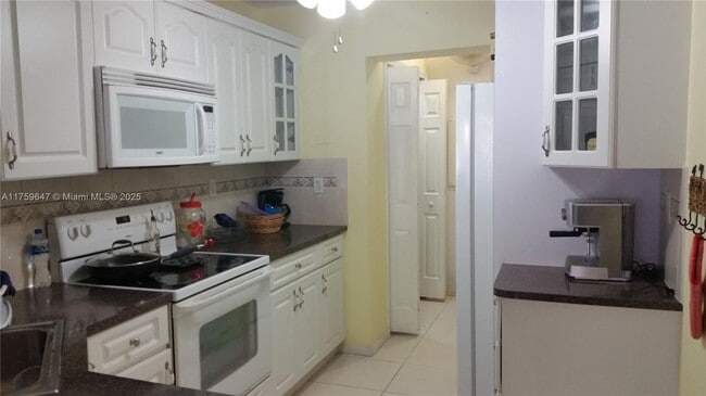13701 SW 84th St in Miami, FL - Building Photo - Building Photo