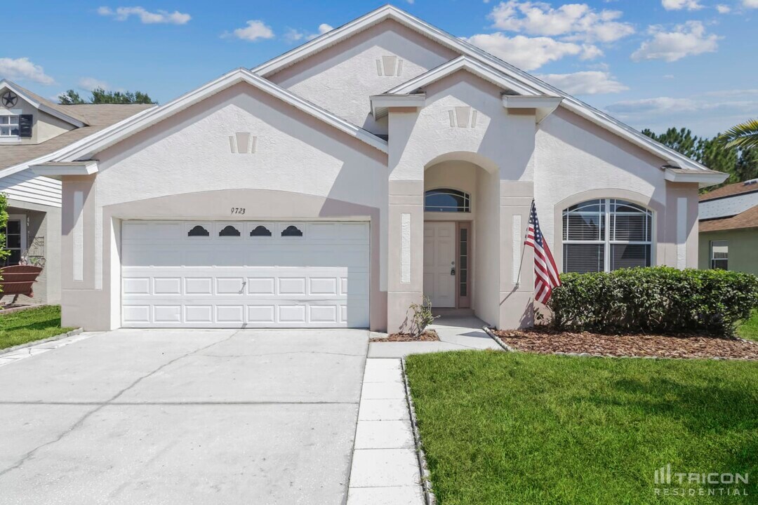 9723 Riverchase Dr in New Port Richey, FL - Building Photo