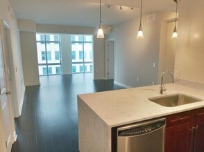 11990 Market St, Unit #604 in Reston, VA - Foto de edificio - Building Photo