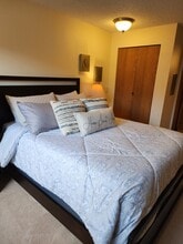 9645 Independence Dr, Unit D110 in Anchorage, AK - Foto de edificio - Building Photo