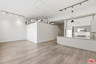 1130 Flower St in Los Angeles, CA - Building Photo - Building Photo