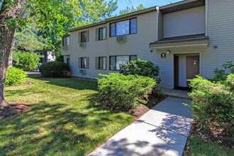 Fairwood Apartments in Guilderland, NY - Building Photo - Building Photo