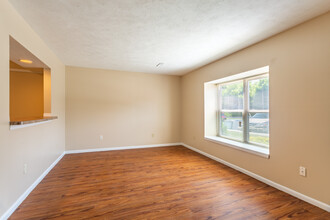 UNIVERSITY TOWNHOMES in KENT in Kent, OH - Building Photo - Interior Photo