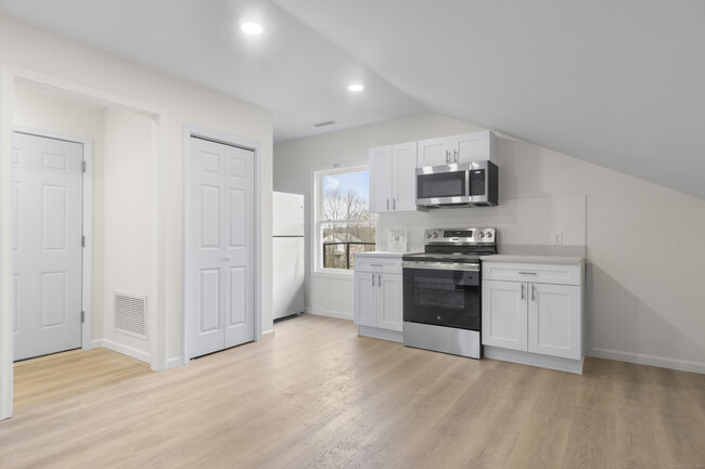 3 James St in Meriden, CT - Building Photo - Building Photo