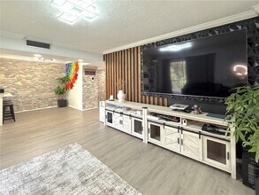 4160 Inverrary Dr in Lauderhill, FL - Building Photo - Building Photo
