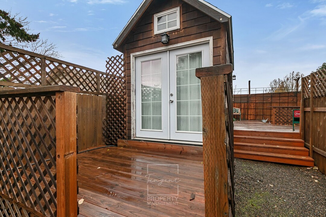 626 NE 120th Ave-Unit -ADU in Portland, OR - Building Photo