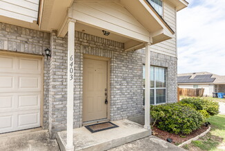 6403 Heathers Run in San Antonio, TX - Building Photo - Building Photo