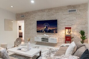 20010 Highland Lakes Blvd in North Miami Beach, FL - Building Photo