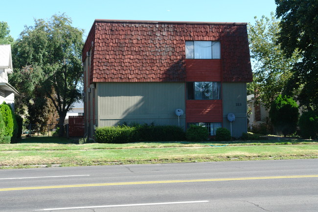 223 E Indiana Ave in Spokane, WA - Building Photo - Building Photo