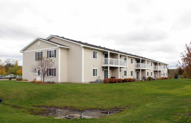 Sugar Mill Senior Apartments in Charlotte, MI - Building Photo - Building Photo