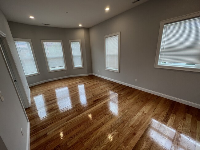 126 Cross St, Unit #6 in Somerville, MA - Building Photo - Building Photo
