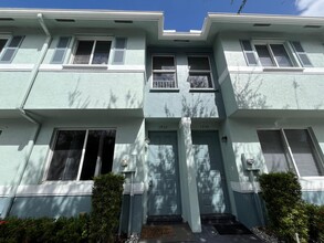 1932 Alamanda Way in Riviera Beach, FL - Building Photo - Building Photo