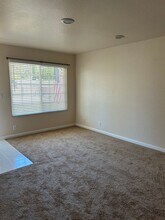 341 E Alaska Ave in Fairfield, CA - Building Photo - Building Photo