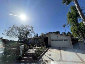 12577 Mendel Dr in Los Angeles, CA - Building Photo