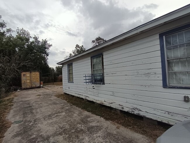 5610 Cavalcade St in Houston, TX - Foto de edificio - Building Photo