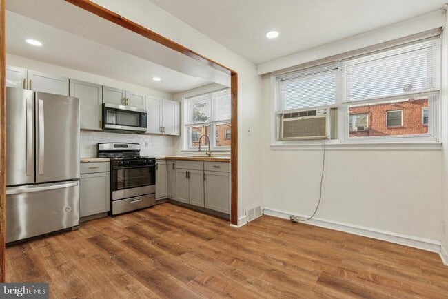 7816 Thouron Ave in Philadelphia, PA - Building Photo - Building Photo
