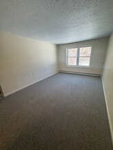 Hillside Terrace in Claremont, NH - Building Photo - Building Photo