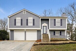 890 Highland Terrace NE in Marietta, GA - Building Photo