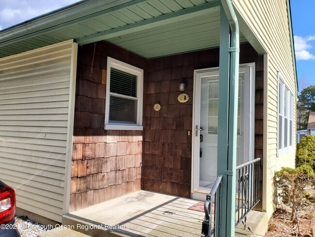 10B Maplewood Dr
