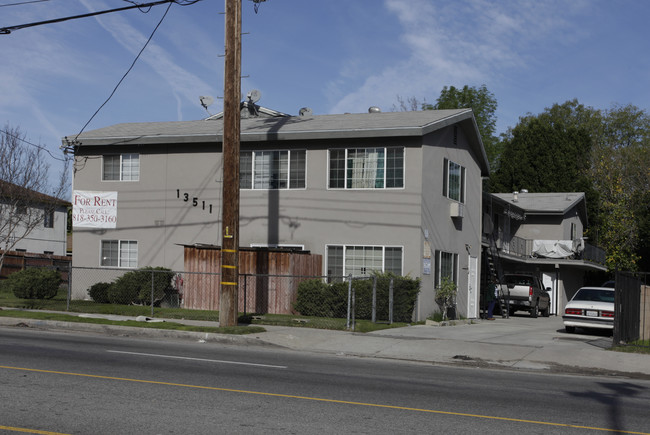 13511 Vanowen St in Van Nuys, CA - Building Photo - Building Photo