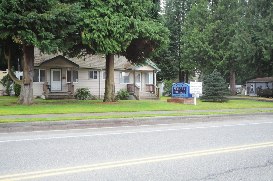 Skylark Village Mobile Home Park in Auburn, WA - Foto de edificio