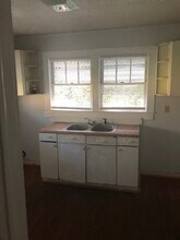 208 Clemson St in Laurens, SC - Foto de edificio - Building Photo