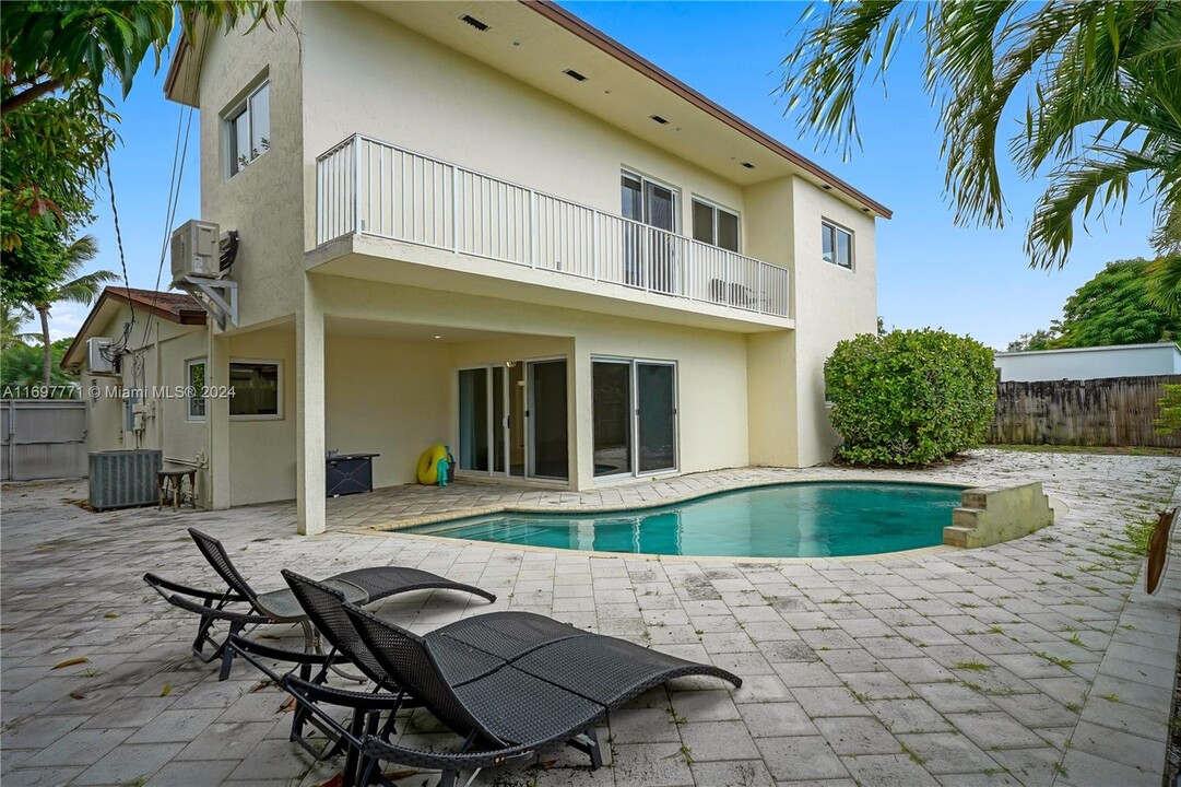 500 NE 178th St in North Miami Beach, FL - Building Photo