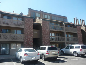 12366 West Nevada Place, Unit 104 in Lakewood, CO - Foto de edificio - Building Photo