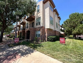 2101 Main St in Lubbock, TX - Building Photo - Building Photo