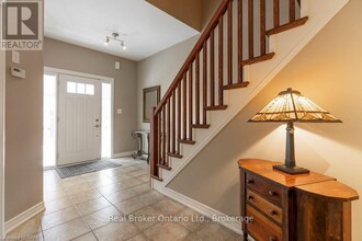 362-362 Plains Rd E in Burlington, ON - Building Photo - Building Photo