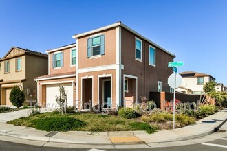 8829 Classical Wy in Elk Grove, CA - Building Photo - Building Photo