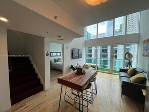 41 SE 5th St in Miami, FL - Foto de edificio - Building Photo