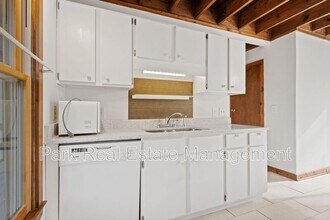 205 W Poplar Ave in Carrboro, NC - Building Photo - Building Photo