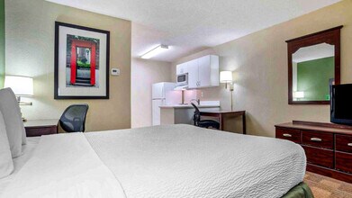 4751 Governors House Dr SW in Huntsville, AL - Foto de edificio - Building Photo