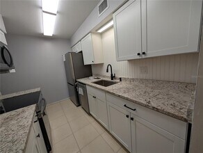 3463 Bee Ridge Rd in Sarasota, FL - Building Photo - Building Photo