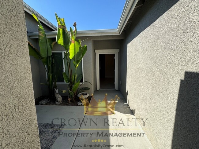 1653 Brightside St in Tulare, CA - Building Photo - Building Photo