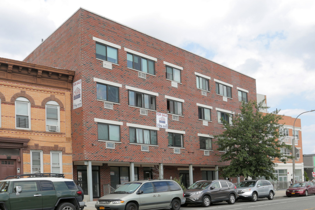 7333-7335 Grand Ave in Maspeth, NY - Building Photo