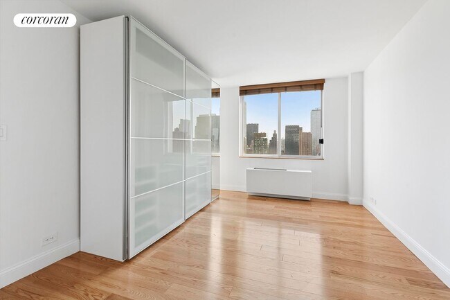 350 W 50th St in New York, NY - Building Photo - Building Photo