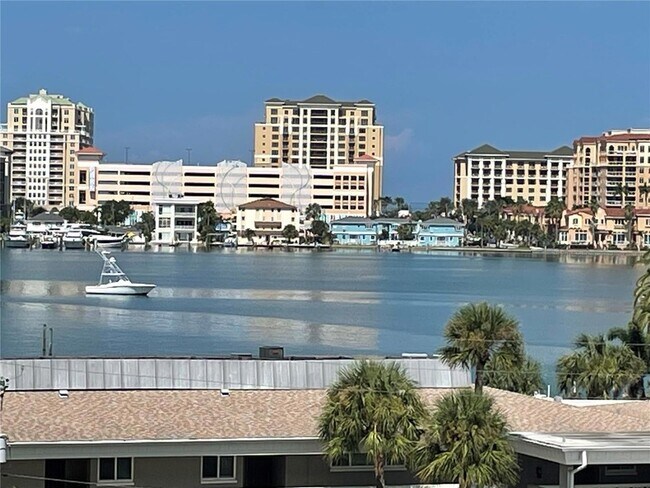 400 Island Way, Unit 505 in Clearwater, FL - Foto de edificio - Building Photo