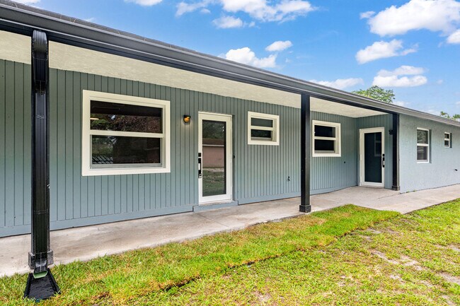 4670 Grove St in West Palm Beach, FL - Building Photo - Building Photo