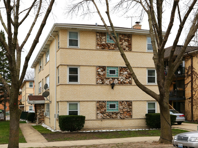 8421 W Bryn Mawr Ave in Chicago, IL - Building Photo - Building Photo