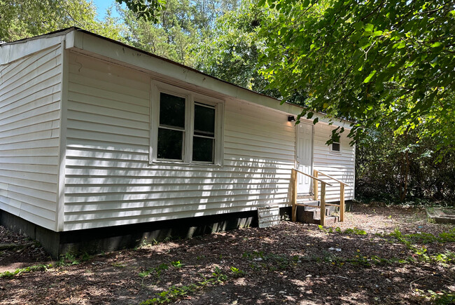 2104 Cecelia Ave in Kinston, NC - Foto de edificio - Building Photo