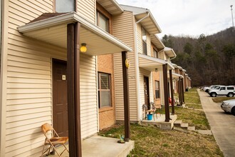 Quail Hollow Apartments in Inez, KY - Building Photo - Building Photo