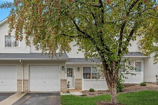 8630 Quarry Ridge Ln in Woodbury, MN - Building Photo