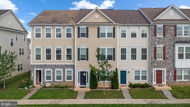 25628 Pleasant Valley Rd in Chantilly, VA - Building Photo - Building Photo