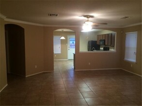 1013 Warbler Cove in Hutto, TX - Building Photo - Building Photo